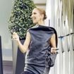 Céline Dion à Paris : Dans une robe asymétrique, elle affiche sa condition impeccable mais surveillée de près