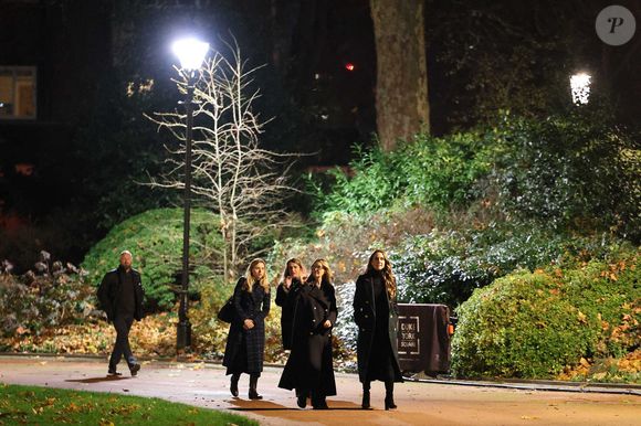 Des milliers de roses blanches étaient illuminées en hommage aux personnes touchées par le cancer.

La princesse de Galles visite le jardin Ever After à l'hôpital Royal Marsden. Le jardin est composé de 30 000 roses illuminées que les membres du public peuvent dédier à un membre de leur famille en soutien à la Royal Marsden Cancer Charity à Londres, Angleterre, Royaume-Uni, le 13 décembre 2025. Photo by Toby Shepheard/Kensington Palace/Avalon/ABACAPRESS.COM