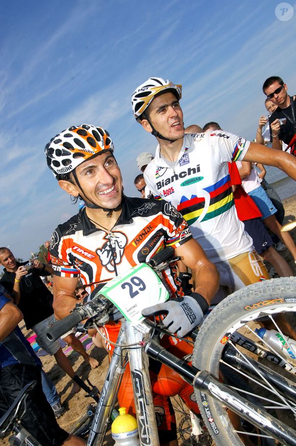 Il n'est autre que le fils de Marie-Noëlle Simonin et de Miguel Martinez, celui qui a remporté la médaille d’or de VTT aux Jeux Olympiques, en 2000.


Miguel Martinez au Roc d'Azur 2006, à Frejus le 8 octobre 2006.  Photo by Gouhier-Kempinaire/Cameleon/ABACAPRESS.COM