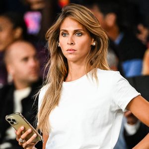 Ophélie Meunier - Célébrités dans les tribunes lors du match de football du PSG face à Lens au Parc des Princes à Paris. © Matthieu Mirville/Bestimage
