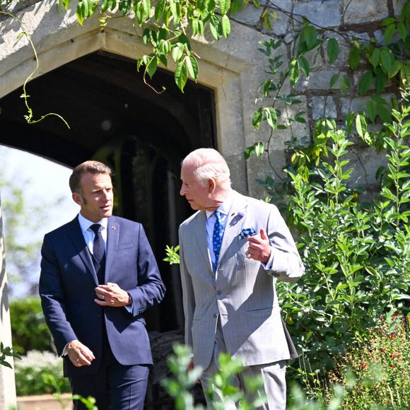 Déambulation d'Emmanuel Macron, président de la République Française, et de la Première dame Brigitte Macron, dans les jardins du château de Windsor avec le roi Charles III d'Angleterre et Camilla Parker Bowles, reine consort, le 9 juillet 2025.  © Jeanne Accorsini / Pool / Bestimage