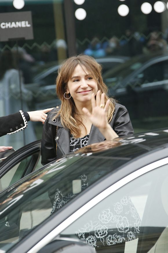 Izia Higelin - Arrivées et sorties du défilé Chanel Haute-Couture 2022 au Grand Palais Ephémère dans le cadre de la Fashion Week de Paris, France, le 25 janvier 2022. © Christophe Aubert via Bestimage
