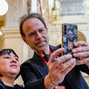 Marc Levy en dédicaces lors de la 21ème édition du festival Quais du Polar à Lyon le 4 avril 2025. 

© Sandrine Thesillat/PsNewZ/Bestimage