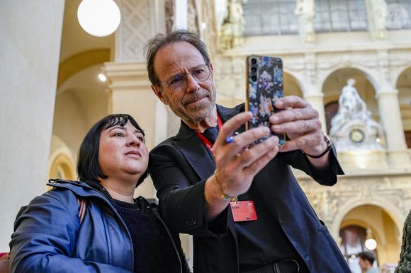 Marc Levy en dédicaces lors de la 21ème édition du festival Quais du Polar à Lyon le 4 avril 2025. 

© Sandrine Thesillat/PsNewZ/Bestimage