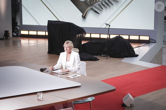 Exclusif - Anne-Elisabeth Lemoine - Premier plateau de l'émission "C à vous" lors du 76ème Festival International du Film de Cannes le 17 mai 2023. © Jack Tribeca / Bestimage
