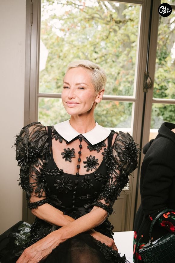 Adriana Karembeu au front row du défilé de mode Yanina Couture Collection Haute Couture Automne/Hiver 2026-2027 lors de la Fashion Week de Paris (PFW) au Pavillon Gabriel, France, le 7 juillet 2026. © Sam Delpech/Bestimage
