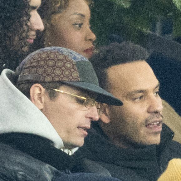 Raphaël Quenard et Mohamed Bouhafsi - Célébrités dans les tribunes lors du match de Ligue des Champions entre le Paris Saint Germain contre Tottenham Hotspur Football Club (5-3) au Parc des Princes à Paris le 26 novembre 2025. © Cyril Moreau/Bestimage