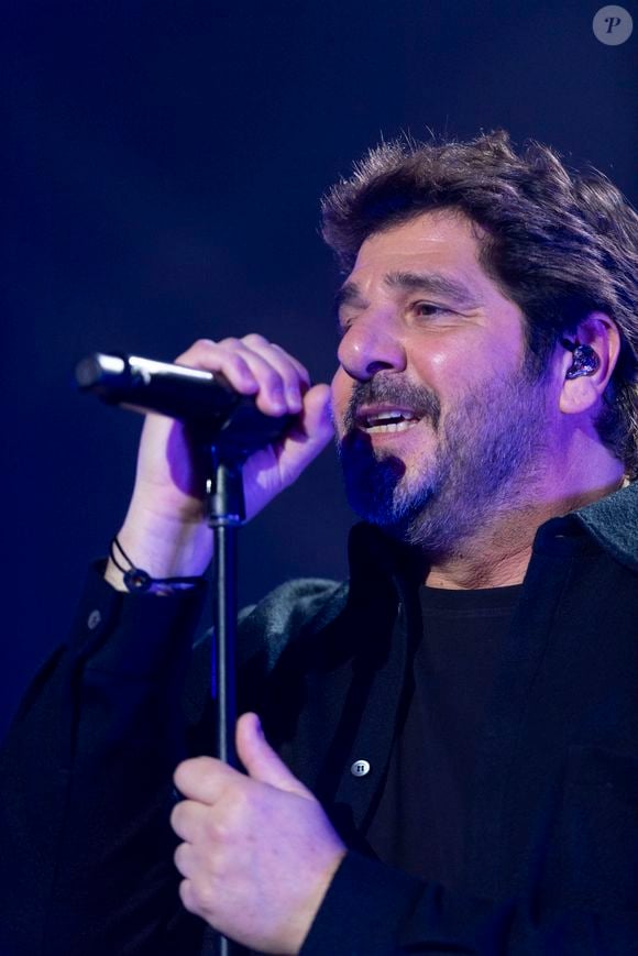 Déterminé, il ajoute : "Je pars en démarche pour représenter l’Arménie et si ça peut être 2027 ça serait top (...) J’ai envie. Mais je veux pas perturber leurs plans". 

Exclusif - Patrick Fiori sur la scène du concert solidaire pour les enfants de la guerre "Ensemble à l'Olympia" à Paris présenté par EliseCare le 10 février 2025.
© Jack Tribeca / Pierre Perusseau / Bestimage