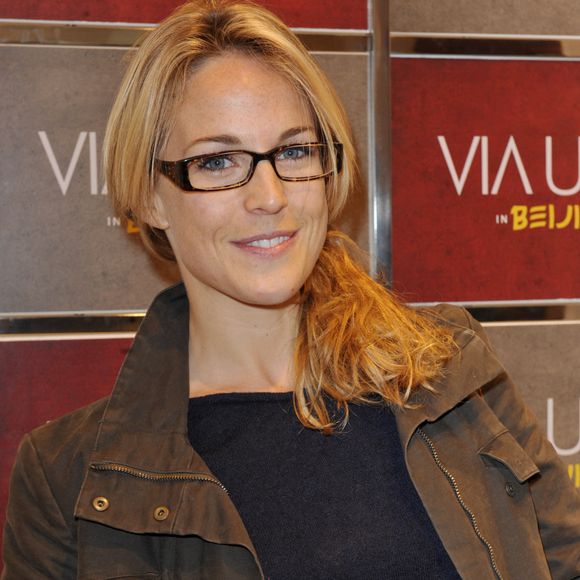 Aurelie Vaneck assiste à l'ouverture d'un nouveau magasin 'Via Uno' à Paris, France, le 3 décembre 2009. Photo by Giancarlo Gorassini/ABACAPRESS.COM