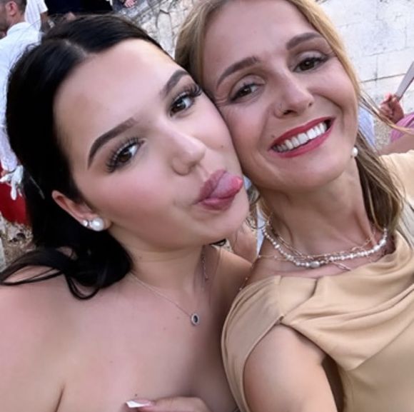 Ambre Dol, révélée par l'émission de TF1 "Familles nombreuses : la vie en XXL", partage son quotidien sur son compte Instagram.

Capture d'écran du compte Instagram d'Ambre Dol @Ambrefamily
