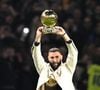 Selon certains abonnés, le joueur français semblerait extrêmement fatigué et méconnaissable.

Karim Benzema présente son Ballon d'Or aux supporters lyonnais à la mi-temps du match OL-Nice au Groupama Stadium de Décines-Charpieu, France, le 11 novembre 2022. © Frédéric Chambert/Panoramic/Bestimage