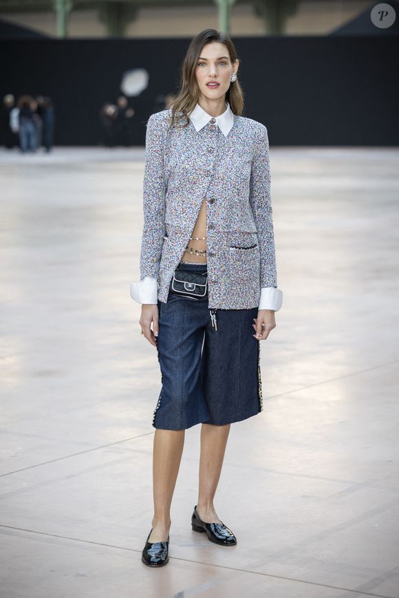 Charlotte Cardin au photocall du défilé Chanel Mode Féminine Prêt-À-Porter Automne/Hiver 2025-2026 lors de la Fashion Week de Paris (PFW) au Grand Palais, à Paris, France, le 11 mars 2025. © Olivier Borde/Bestimage