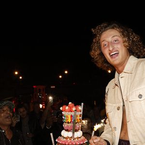 Ce mardi 10 juin 2025, Joalukas Noah a fêté ses 21 ans

Exclusif - Yannick Noah et Joalukas Noah lors de la soirée d'anniversaire de Joalukas Noah, fils de Yannick Noah et Isabelle Camus, pour ses 18 ans à Paris le 10 juin 2022.

© Cyril Moreau / Bestimage