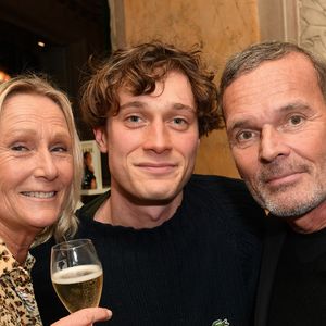 Le fils de Laurent Baffie rejoint la série de TF1
Exclusif - Laurent Baffie avec sa femme Sandrine et son fils Benjamin - Laurent Baffie fête son succès littéraire "1 Million de livres vendus" aux Deux Magots à Paris le 8 mars 2023. © Veeren/Bestimage