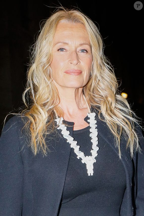 Estelle Lefébure - Arrivées au défilé "Walk Your Worth" By L'Oreal à l'Ecole Militaire lors de la fashion week PAP femme printemps / été 2023 le 2 octobre 2022.
© Veeren / Clovis / Bestimage