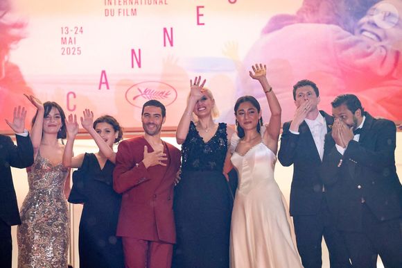 Emma Mackey, Mélissa Boros, Tahar Rahim, Julia Ducournau, Golshifteh Farahani, Finnegan Oldfield, Jean-Rachid Kallouche - Montée des marches du film « Alpha » lors du 78ème Festival International du Film de Cannes, au Palais des Festivals à Cannes. Le 19 mai 2025
© Jacovides-Moreau / Bestimage
