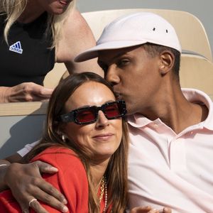 Stromae et sa Coralie Barbier au village lors des Internationaux de France de Tennis de Roland Garros 2025, le 8 juin 2025. 

Photo : Cyril Moreau / Bestimage