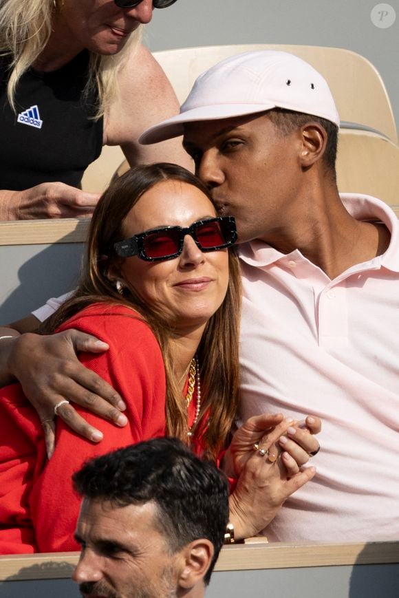 Stromae et sa Coralie Barbier au village lors des Internationaux de France de Tennis de Roland Garros 2025, le 8 juin 2025. 

Photo : Cyril Moreau / Bestimage