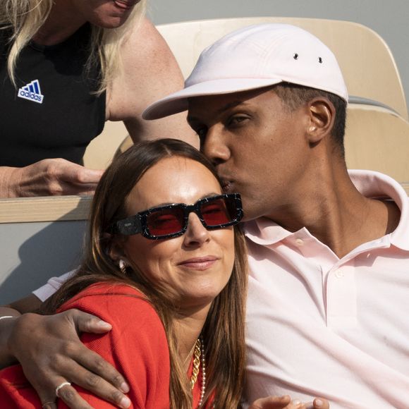 Stromae et sa Coralie Barbier au village lors des Internationaux de France de Tennis de Roland Garros 2025, le 8 juin 2025. 

Photo : Cyril Moreau / Bestimage