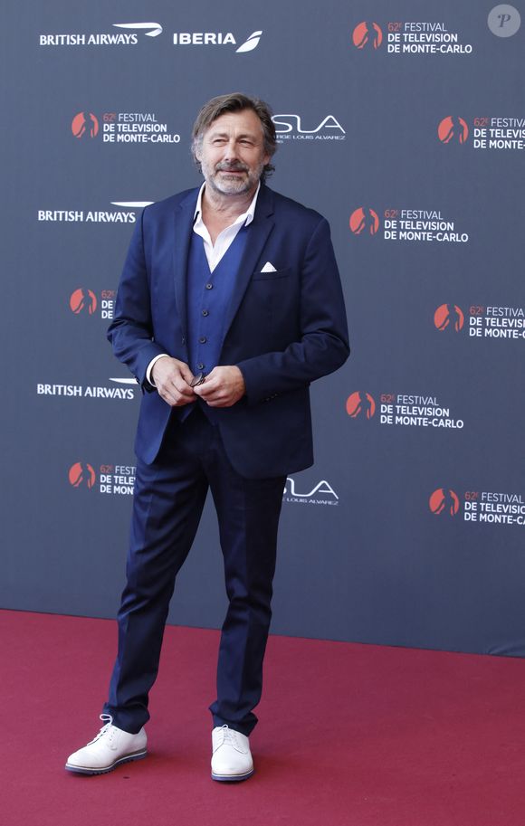 De forts liens se sont tissés entre les deux comédiens

Bernard Yerles sur le tapis rouge du photocall de la cérémonie d'ouverture du 62ème Festival de Télévision de Monte-Carlo, à Monaco, le 16 juin 2023. © Denis Guignebourg/BestImage