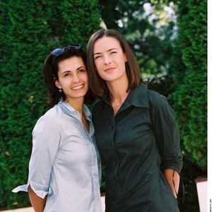 Adeline Blondieau et Bénédicte Delmas - conférence de presse TF1 - 2001. (COADIC GUIREC / BESTIMAGE).