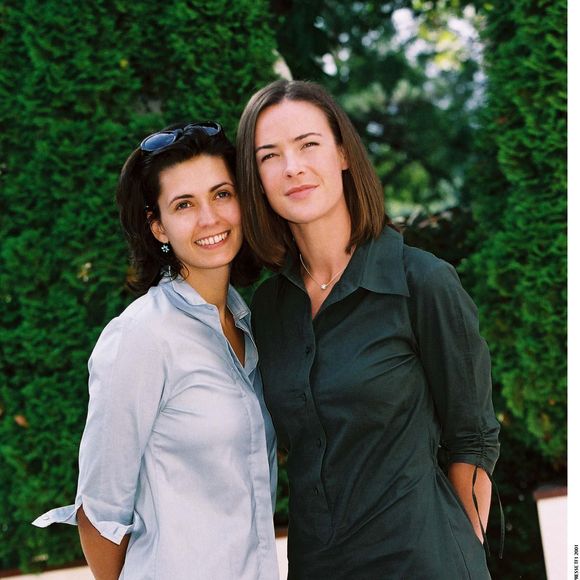 Adeline Blondieau et Bénédicte Delmas - conférence de presse TF1 - 2001. (COADIC GUIREC / BESTIMAGE).