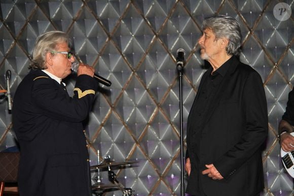 Exclusif - Alain Turban et Gilles Dreu - Le chanteur Gilles Dreu fête ses 60 ans de carrière au club "La Nouvelle Eve" à Paris le 11 mai 2022.

© Philippe Baldini / Bestimage