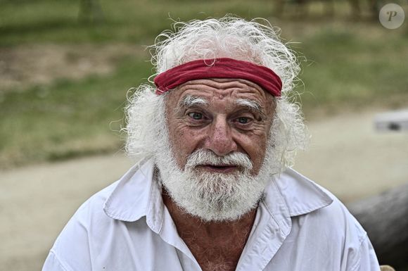 Dont le père n'est autre que Daniel, le frère d'André...

Daniel Herrero - Festival International du Journalisme à Couthures sur Garonne le 15 juillet 2023. - Festival International du Journalisme à Couthures sur Garonne le 15 juillet 2023.