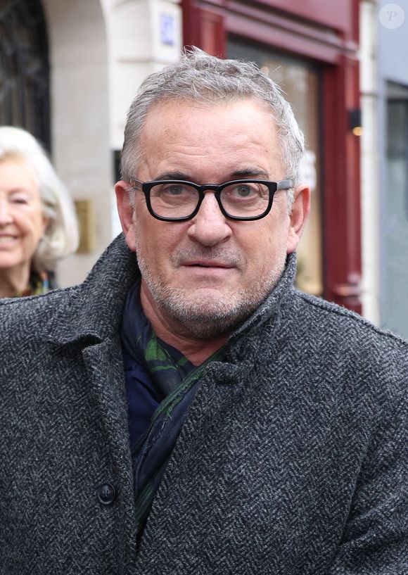 Exclusif - Christophe Dechavanne à la sortie des studios RTL à Neuilly-sur-Seine, France, le 30 janvier 2024. Agence / Bestimage