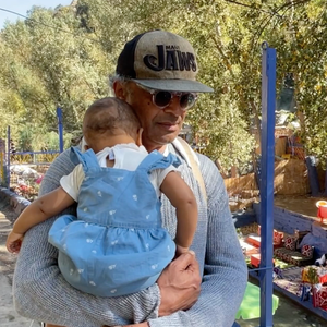 Ensemble, ils ont donné naissance à une petite fille prénommée Keelani en octobre 2024

Yannick Noah profite du soleil aux côtés de sa jeune compagne et de leur petite fille.
Crédit : Instagram/yannicknoah