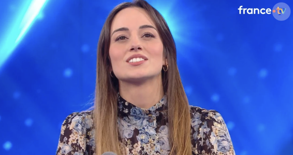 Sandy, l'actuelle maestro de N'oubliez pas les paroles sur France 2