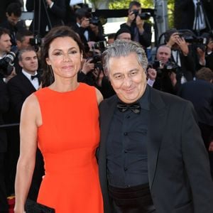 Le couple officialise sa relation quelques mois plus tard, lors d’une projection privée des Bronzés 3 à Paris, en janvier 2005.

Isabelle de Araujo et Christian Clavier - Montee des marches du film "The Immigrant" lors du 66eme festival du film de Cannes. le 24 mai 2014 BORDE-MOREAU / BESTIMAGE