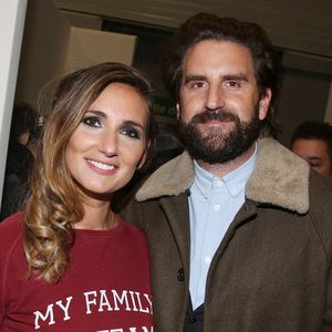Marie Portolano a deux enfants avec l'acteur Grégoire Ludig

Marie Portolano et son mari Grégoire Ludig en coulisses lors du défilé d’ouverture du 24e Salon du Chocolat à la Porte de Versailles à Paris, en France. Photo de Jérôme Domine/ABACAPRESS.COM