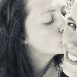 Marie, la compagne de Clémence Castel est enceinte. Le couple se fréquente depuis 6 ans.