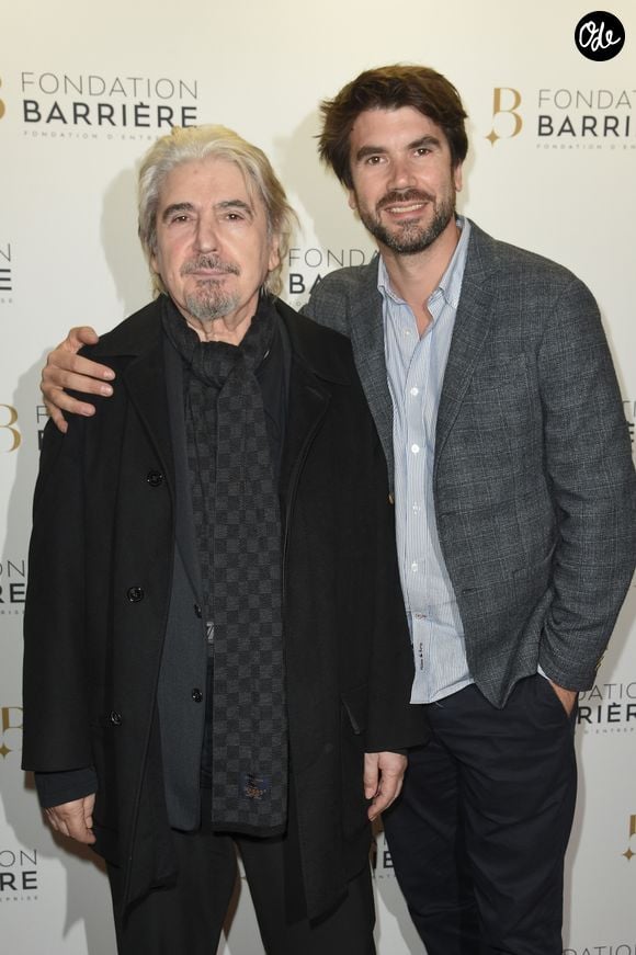 Serge Lama et son fils Frédéric - Remise du prix de La Fondation Barrière pour la pièce "Skorpios Au Loin" au théâtre des Bouffes-Parisiens à Paris, France, le 18 octobre 2018. © Coadic Guirec/Bestimage