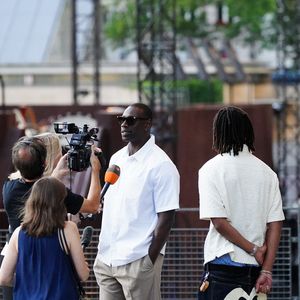 Tidiane Sy, Omar Sy, Selly Sy - Arrivées au défilé de mode Louis Vuitton Homme, Collection Printemps-Été 2026 dans le cadre de la Fashion Week de Paris le 24 juin 2025.

© Anne-Sophie guebey / Bestimage