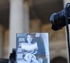 L'actrice luttait depuis 3 ans contre la maladie à corps de Lewy. Un mal neurodégénératif, mélangeant les symptômes d'Alzheimer et de Parkinson.

Illustration programme - Obsèques de Nathalie Baye en l'église Saint-Sulpice à Paris le 23 avril 2026. 

© Dominique Jacovides - Coadic Guirec / Bestimage