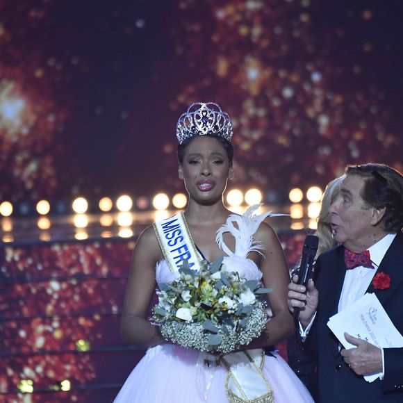 C'est officiel ! 

Miss France sur TF1         
Crédits : Pierre Billard/sipa press via Bestimage