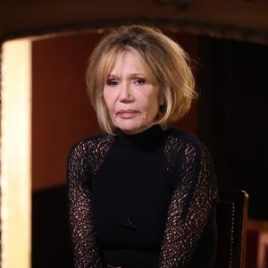 Exclusif - Clémentine Célarié lors de l'enregistrement de l'émission "Olympiascope" au théâtre Antoine, présentée par B.Montiel et diffusée le 2 mai 2025 sur Olympia TV, au théâtre Antoine à Paris, France, le 18 février 2025. © Denis Guignebourg/Bestimage