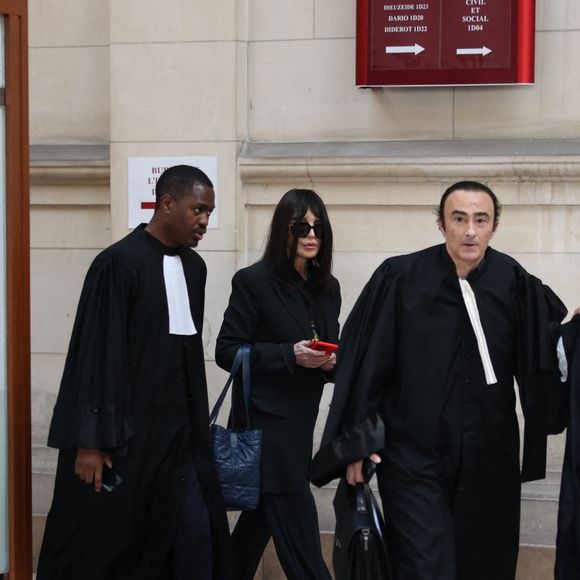 Isabelle Adjani arrive pour la tenue de son procès en appel (chambre 2-13) pour fraude fiscale, au Palais de Justice de Paris, le 27 février 2026.
© Julien Sarkissian/Bestimage