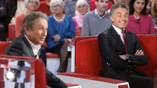 Un célèbre journaliste de France Télévisions pris à partie, se fait “insulter” par des inconnus dans la rue : son moyen de transport mis en cause