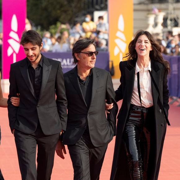 Ben Attal, Yvan Attal et Charlotte Gainsbourg ( présidente du jury) - Première du film "Les choses humaines" lors de la 47éme édition du Festival du Cinéma Américain de Deauville le 11 septembre 2021.
© Olivier Borde / Bestimage