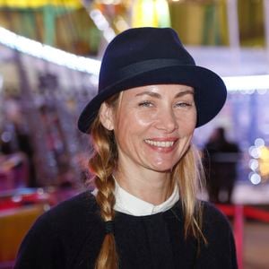 Aujourd’hui, elle est maman de deux garçons et vit une vie paisible, loin d’Hollywood.

Céline Balitran - Inauguration de la 3ème édition "Jours de Fêtes" au Grand Palais à Paris le 17 décembre 2015. Jours de fêtes, la fameuse fête foraine au cœur de la Nef du Grand Palais est de retour à Paris du 18 décembre 2015 au 3 janvier 2016.  
Christophe Aubert via Bestimage