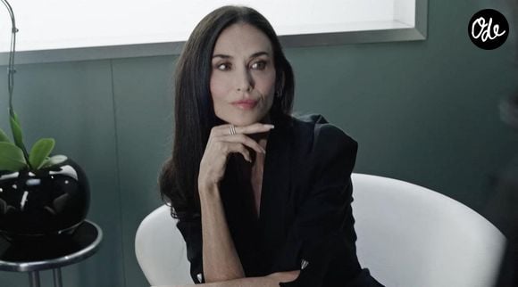 Demi Moore fait une apparition surprise dans le clip de « Animal », du girl group KATSEYE, marquant la première apparition de l’actrice dans un clip musical depuis près de 30 ans.