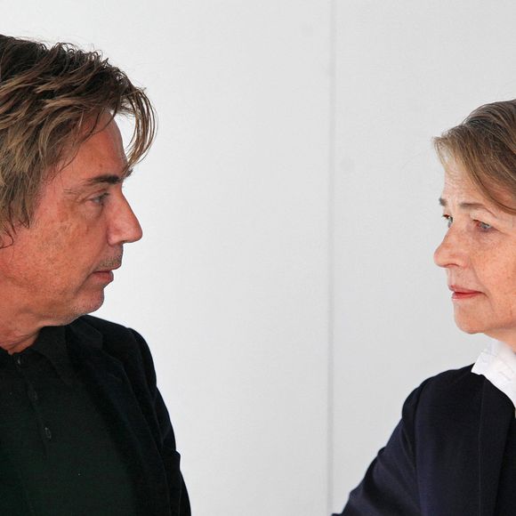 L'actrice anglaise Charlotte Rampling et le compositeur français Jean-Michel Jarre sont photographiés lors du vernissage de son exposition intitulée " Charlotte Rampling, Albums secrets " à La Maison de la Photographie à Lille, dans le nord de la France, le 20 septembre 2012. Photo by ABACAPRESS.COM