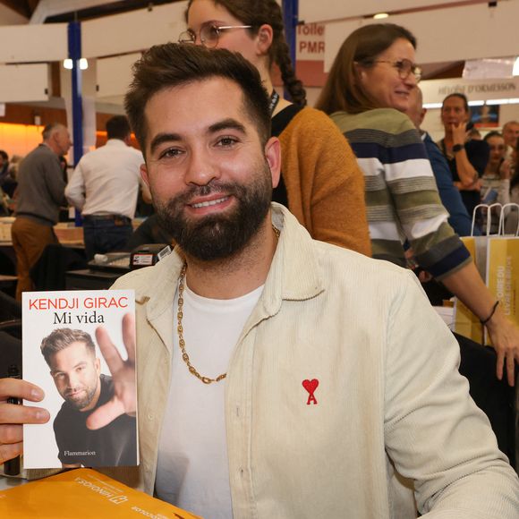 Il a dévoilé une adorable vidéo avec sa fille de 4 ans sur les réseaux sociaux.

Kendji Girac à la Hall Georges Brassens de Brive-la-Gaillarde pour la 43 ème Foire du Livre de Brive, le 8 novembre 2025. © Jean-Marc Lhomer/Bestimage