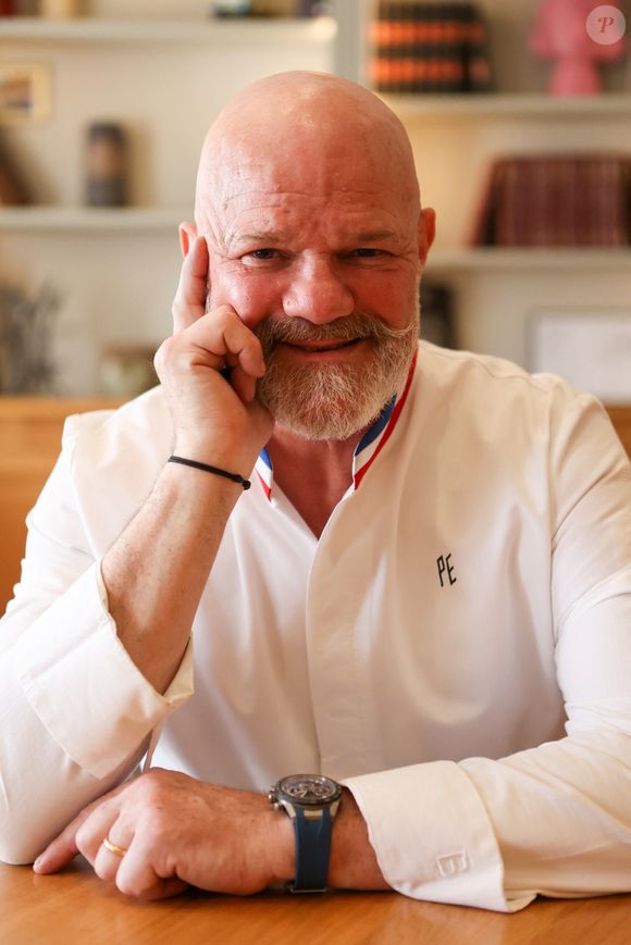 Exclusif - Le chef Philippe Etchebest dans les cuisines de son restaurant "Maison Nouvelle" à Bordeaux, le 11 avril 2025. ©Jean-Marc Lhomer/Bestimage.