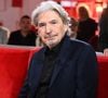 Cette disparition survient peu de temps après celle de Joël Prévost, chanteur et compagnon de route, mort en novembre 2024. 

Exclusif - Serge Lama - Enregistrement de l'émission "Vivement dimanche" au studio Gabriel à Paris le 23 janvier 2024, diffusée le 11 février 2024 sur France 3. 
© Guillaume Gaffiot / Bestimage 

No web pour la Belgique et la Suisse
