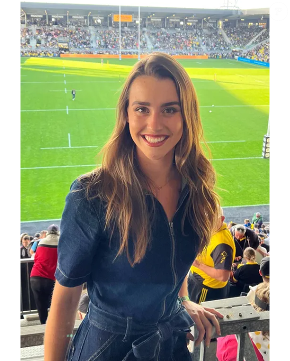 Elle a 26 ans, mesure 1m74, affiche une longue chevelure châtain, des yeux noisettes et un superbe sourire.

Agathe Michelet, Miss Poitou-Charentes 2025 en route pour Miss France 2026.
