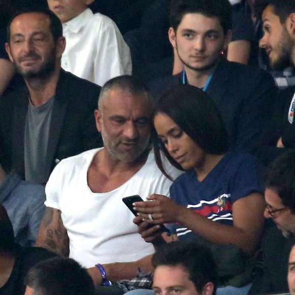 Amel Bent et son mari Patrick Antonelli - Les célébrités dans les tribunes lors du match des légendes, France98 contre une sélection FIFA 98 à la U Arena à Nanterre, France, le 12 juin 2018. France98 a gagné 3-2. © Bestimage